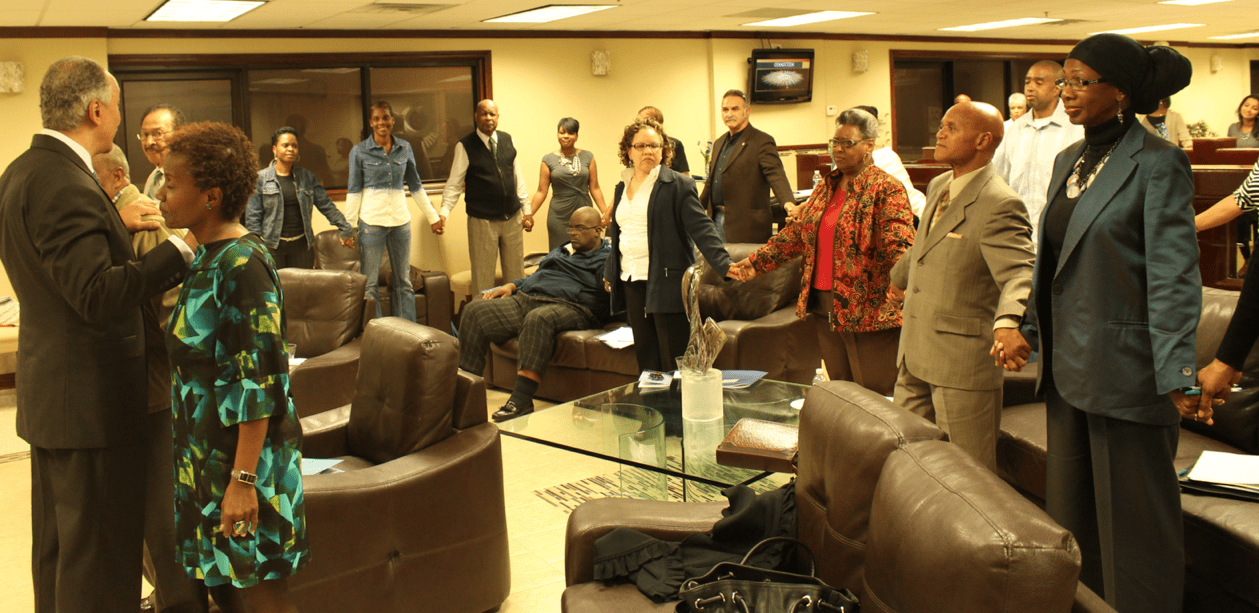 SEMINAR 2014. MAJESTIC SUITES.RON ADDRESSING CROWDpng